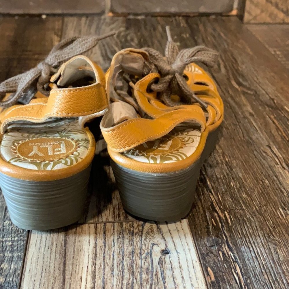 Fly Sandal - Picture 3 of 6